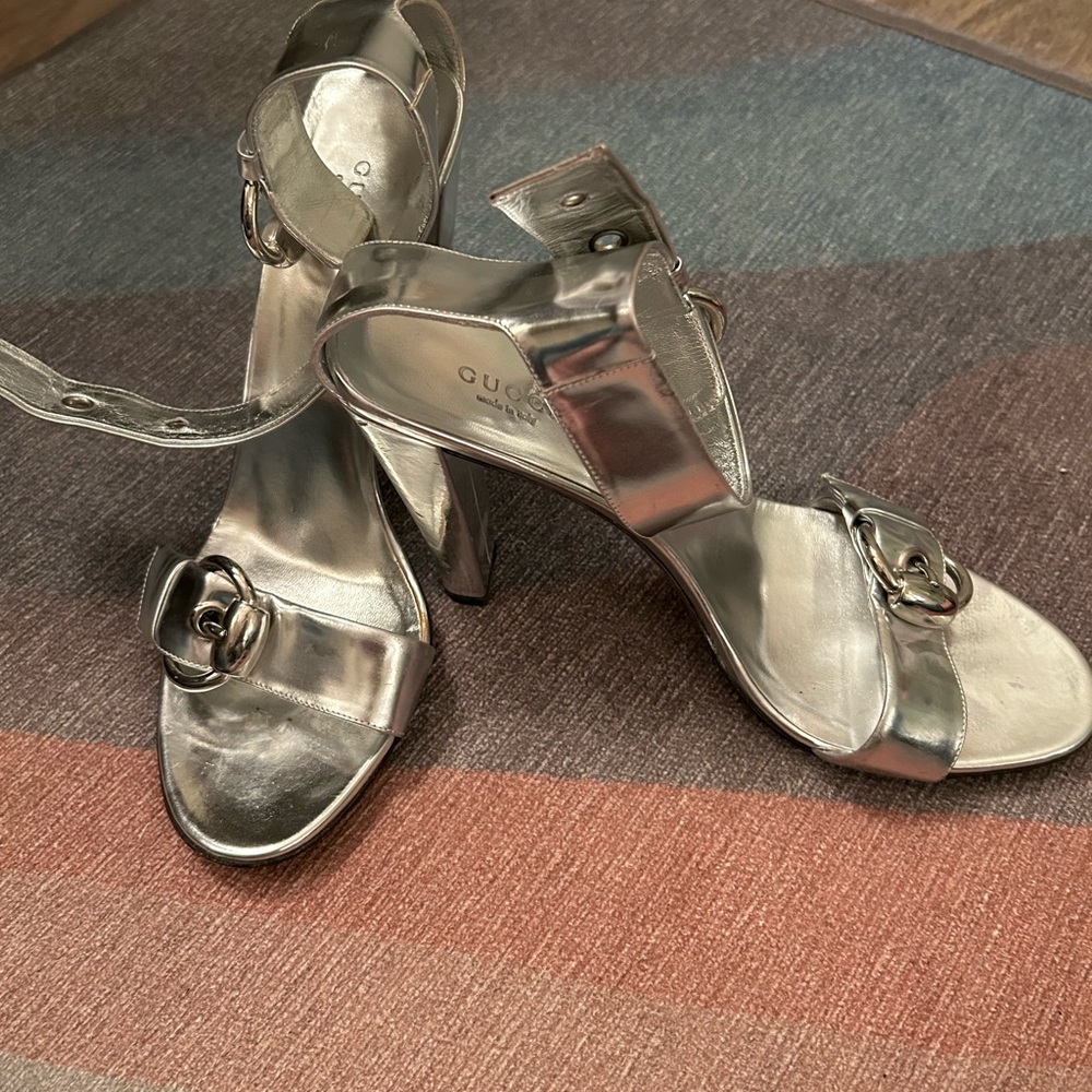 “Gucci” silver disco heels. Size 10B. 4” heels. Excellent condition! - Picture 4 of 8